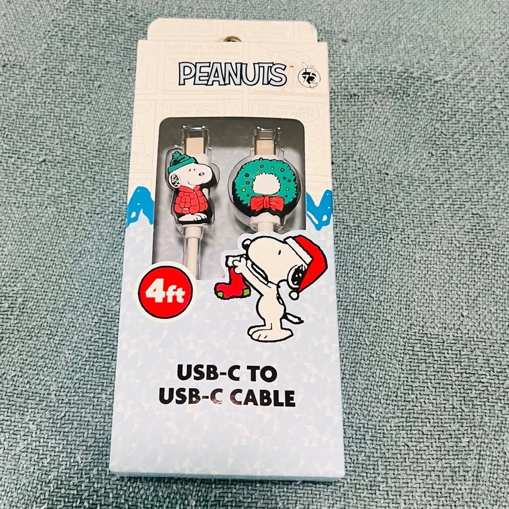 New in Box Peanuts 4' USB-C to USB-C Cable, White Wreath